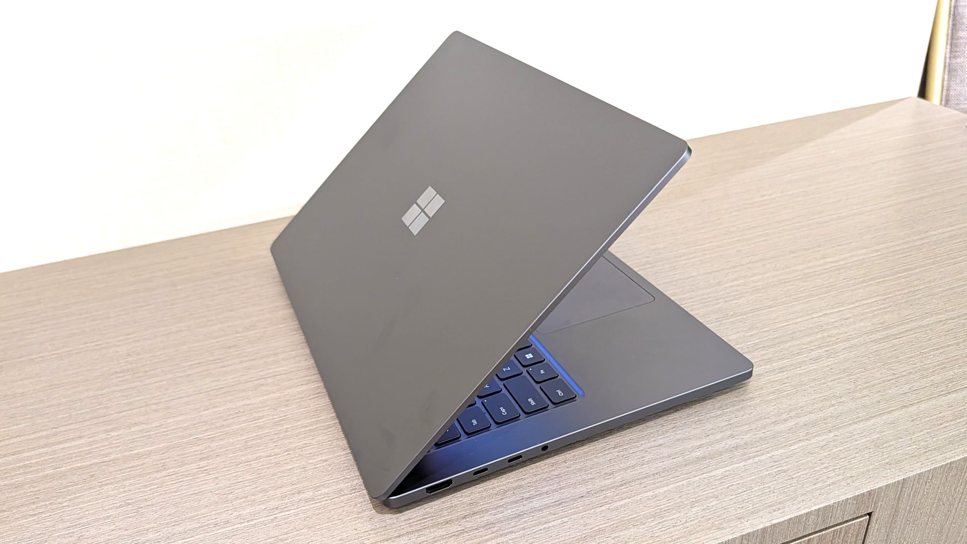 Microsoft Gelar Surface Event 7 Oktober 2026, Fokus AI Lokal Tuai Kritik