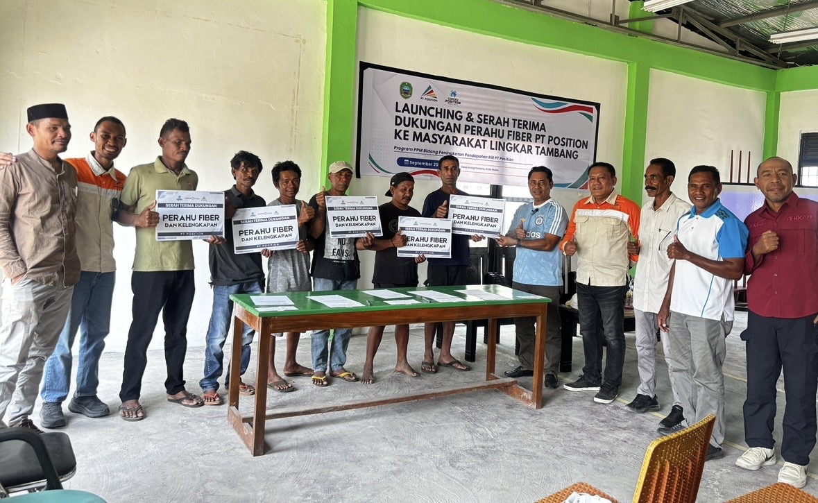 Pemkab Halmahera Timur dan PT Position Serahkan 5 Perahu Fiber ke Nelayan Kota Maba, Lengkap Mesin 15 PK