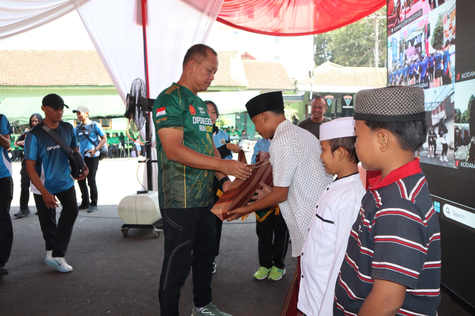 Pangdam IV/Diponegoro Hadiri Bhakti Sosial Kesehatan dan Khitanan Gratis di Makodim 0714/Salatiga