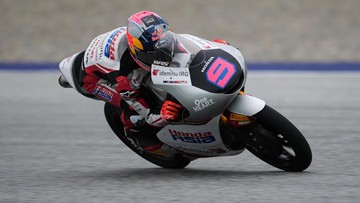 Veda Ega Kena Long Lap Penalty di Posisi 4, Finis 13 di Moto3 Austria