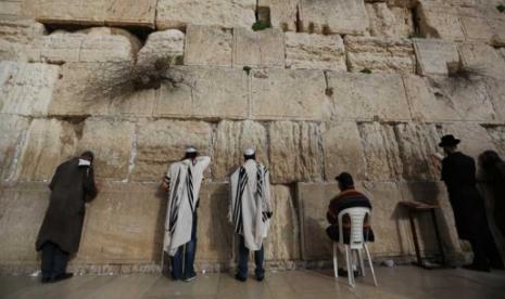 Netanyahu dan Ribuan Warga Israel Masuki Pelataran Tembok Ratapan Yerusalem