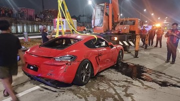 Porsche Masuk Selokan di Tol Depok, Sony Susmana Ingatkan Bahaya Aquaplaning
