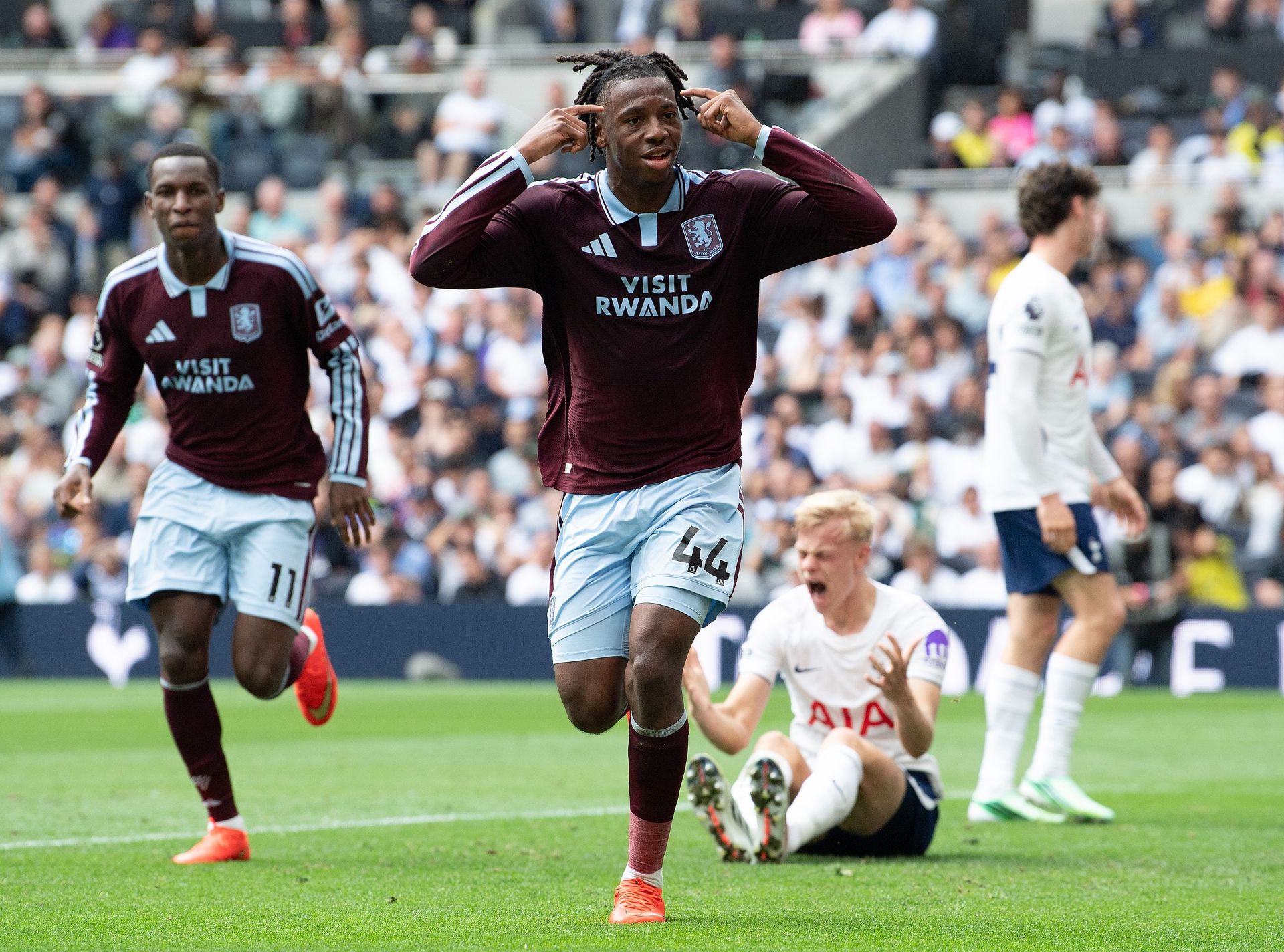 Emery Bobol Lini Tengah Tottenham, Villa Menang lewat Taktik Manzambi