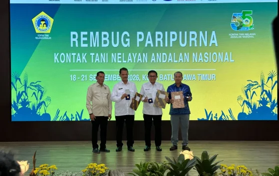 Gubernur Kalsel Muhidin Terima Penghargaan Adhi Bhakti Tani Nelayan Utama di Rembug Paripurna KTNA Nasional 2026