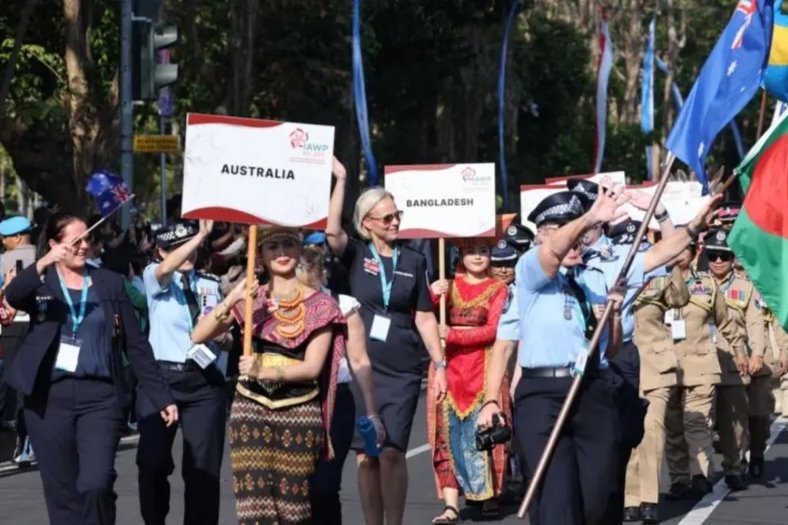 450 Polwan dari 43 Negara Parade di Renon Denpasar, IAWP 2026 Resmi Digelar di Bali