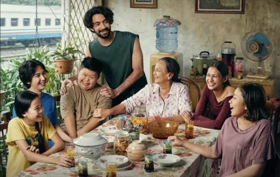 Film Semua Akan Baik-Baik Saja Jadi Top 1 Indonesia di Netflix