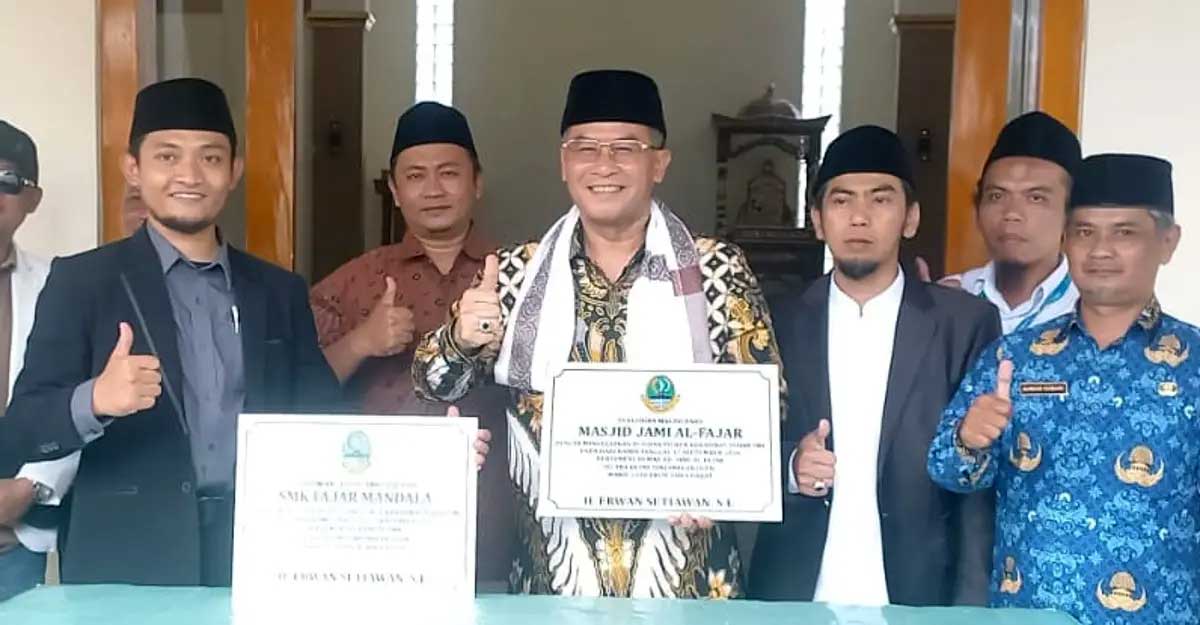 Wagub Jabar Erwan Setiawan Minta Dinas Tenaga Kerja Kawal Lulusan SMK Fajar Mandala Sumedang Langsung Kerja