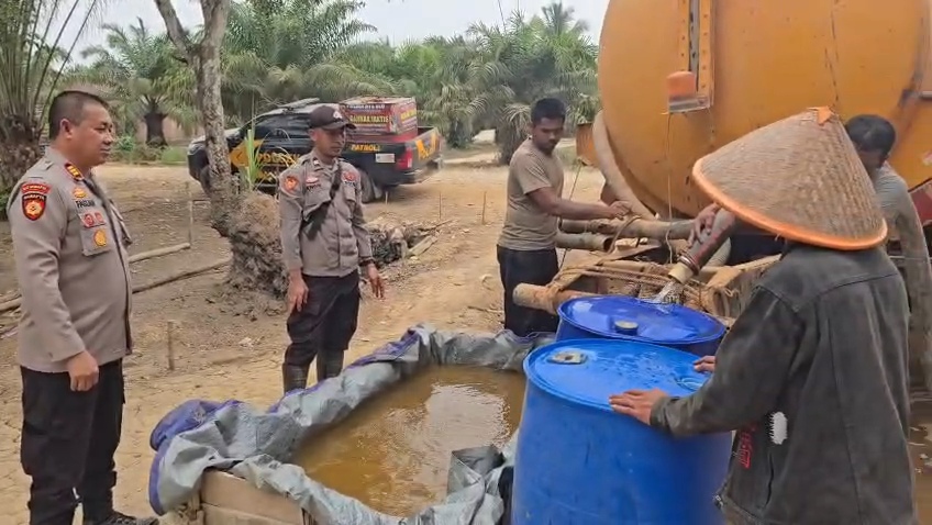 Polsek BTS Ulu Salurkan 15 Ribu Liter Air ke 10 Titik Penampungan Warga Musi Rawas Antisipasi Karhutla