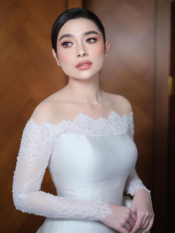 Makeup Amanda Rigby di Hari Pernikahan, Soft Glam Nuansa Peach