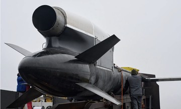 Ukraina Kerahkan Rudal Flamingo 6 Ton Serang Kilang Minyak Moskow