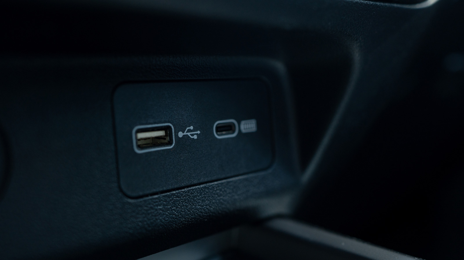 USB-A vs USB-C: Beda Bentuk, Kecepatan, dan Daya yang Wajib Diketahui
