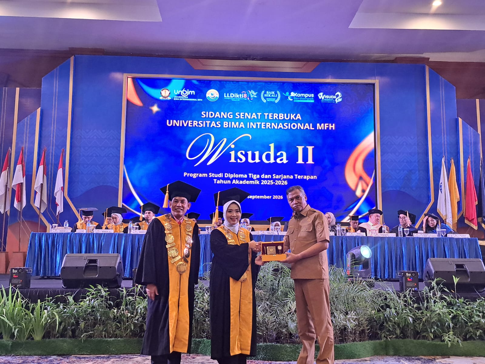Rektor Universitas Bima Internasional Beberkan 30 Lowongan RSUD untuk Lulusan Fresh Graduate di Wisuda ke II