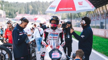 Manajer Honda Team Asia Puji Veda Ega usai Long Lap Penalty di Moto3 Austria