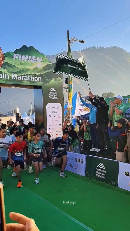 700 Pelari dari 18 Negara Ramaikan Sembalun Mountain Marathon Festival 2026 di Kaki Rinjani