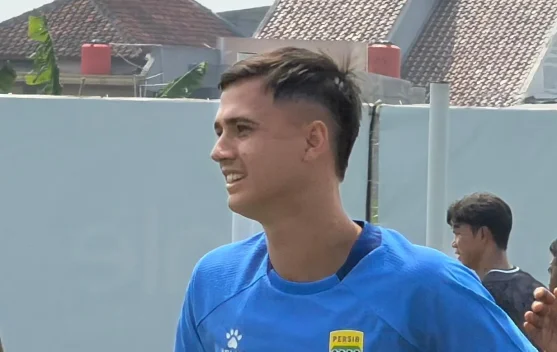 Eliano Reijnders Sebut Kemenangan Persib atas Persijap Modal Penting Sebelum Jeda