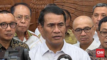 Amran Perintahkan Bulog Kucur 300 Ribu Ton Beras Premium ke Ritel Modern
