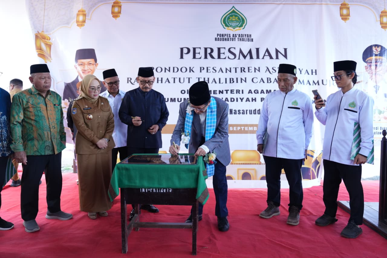 Menag Canangkan As'adiyah Mamuju Jadi Pesantren Percontohan Sulbar, Bantuan Awal Rp100 Juta Diserahkan