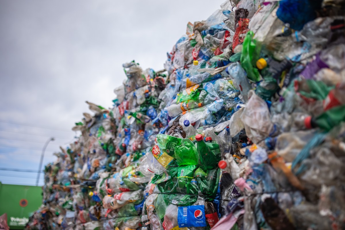 Meta Dukung MacroCycle Bangun Pabrik Daur Ulang Plastik Pertama