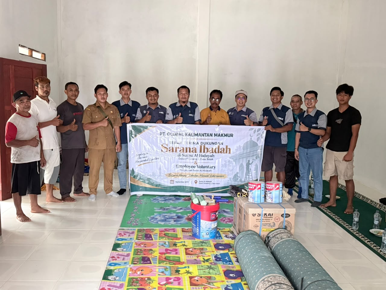 GKM Salurkan Semen hingga Al-Qur'an ke Surau Al Hidayah Keladang Sekayam, Sanggau