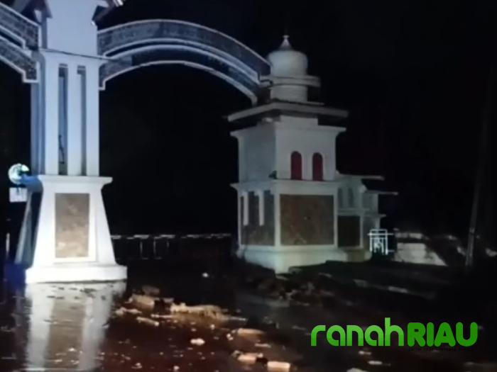 Tokoh Sumbar Sebut PETI Lintas Provinsi Pemicu Galodo Solok, Akses Jalan Utama Lumpuh