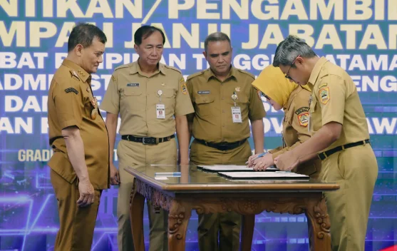 Gubernur Jateng Lantik 22 Pejabat, Luthfi Tegaskan Tak Ada Titip Jabatan di Rotasi Kepala Dinas