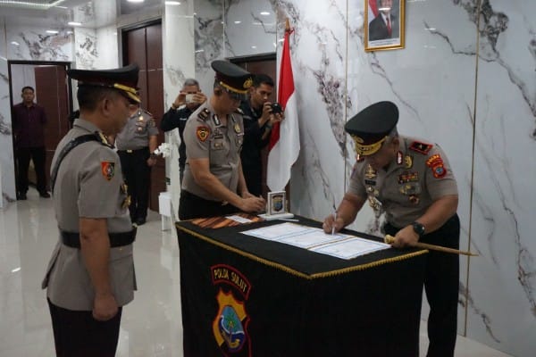 Kapolda Sulut Pimpin Sertijab Kabid Humas dan Lantik Dirintelkam Polda Sulut