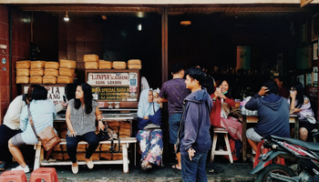 5 Oleh-oleh Khas Semarang, dari Lumpia Rebung Legendaris hingga Tahu Bakso Kekinian
