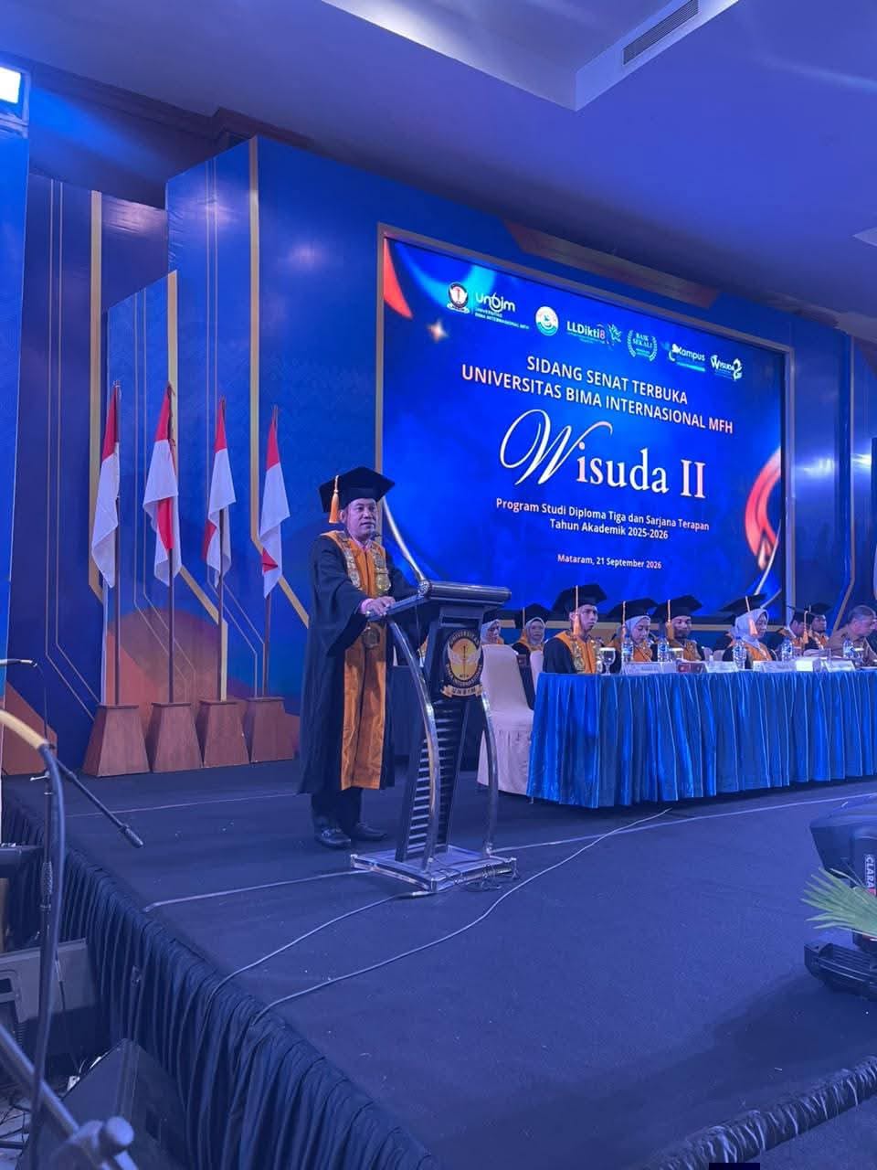 UNBIM Mataram Wisuda 201 Lulusan S1 dan D3, Teken MoU dengan Tiga Akademisi Filipina