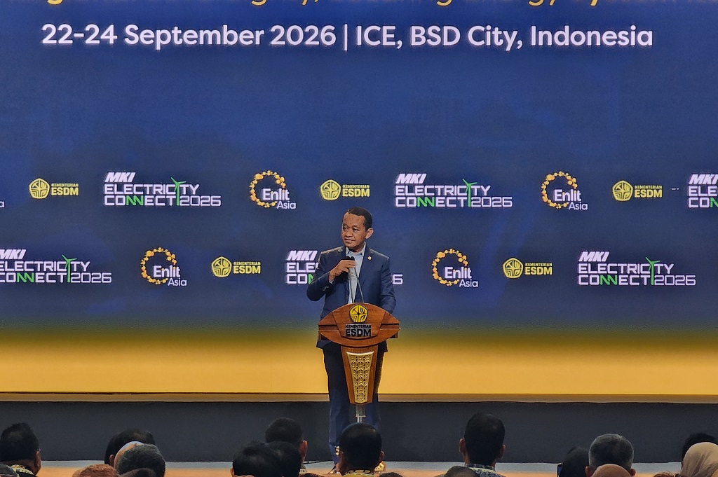 Bahlil Pangkas Birokrasi Tender Energi Terbarukan demi Target PLTS 100 GW