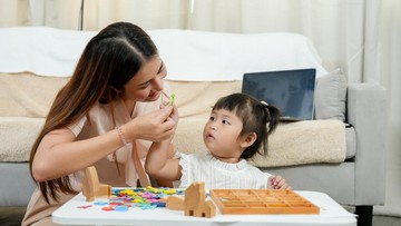 7 Kebiasaan Stimulasi Bahasa Anak Sesuai Tahap Usianya