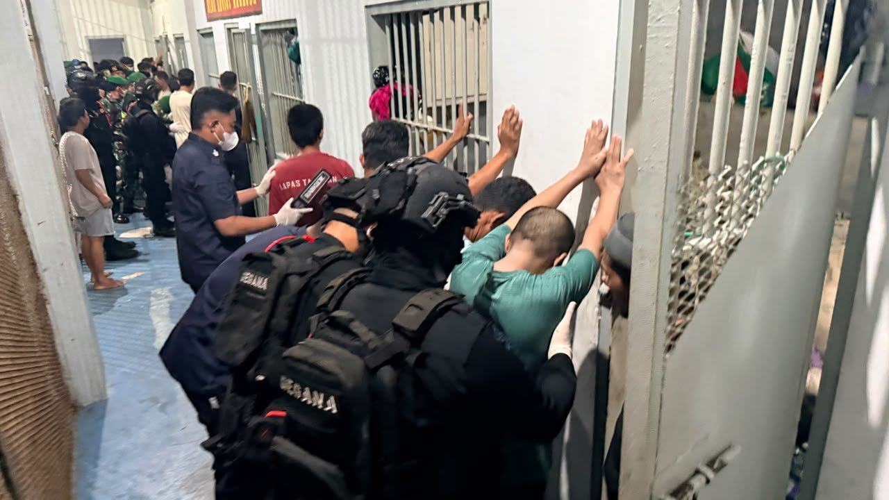 Razia Gabungan Satbrimob Polda Kaltara dan BNNP di Lapas Tarakan, Tes Urine Puluhan WBP Negatif Narkoba
