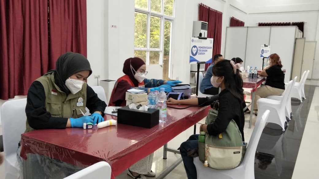 Warga Kalbar Terdampak Kabut Asap Manfaatkan Layanan Kesehatan Gratis BI dan PMI di Pontianak