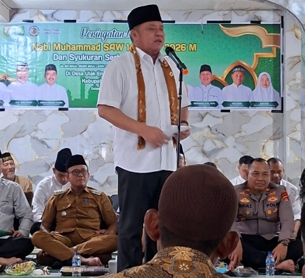 Kapolsek Sanga Desa Kawal Kedatangan Gubernur Sumsel dan Bupati Muba di Maulid Nabi Desa Ulak Embacang