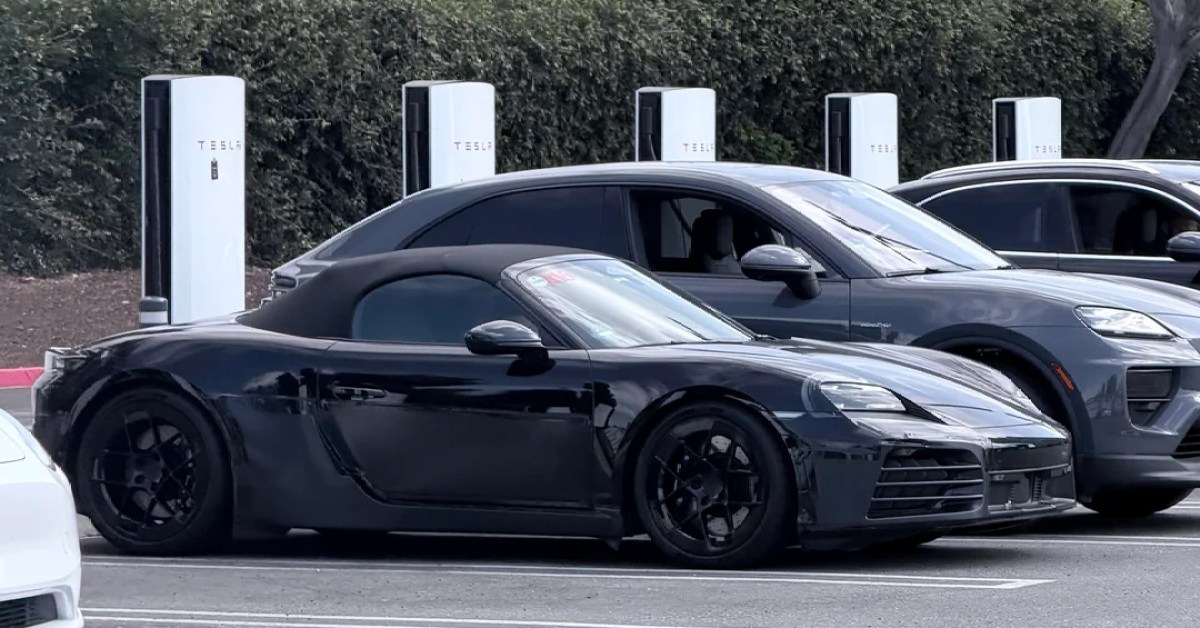 Porsche Boxster EV Tertangkap Sedang Ngecas di Supercharger Tesla California