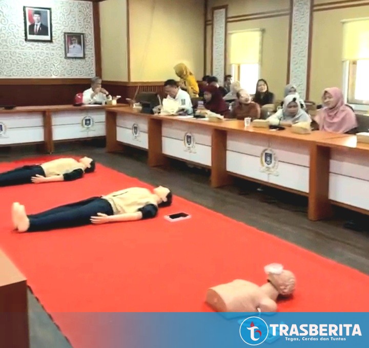 Staf Sekretariat DPRD Babel Dilatih Bantuan Hidup Dasar, FK UBB Bekali Penanganan Henti Jantung