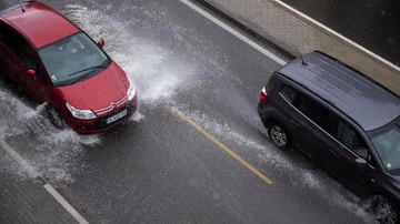 Bahaya Aquaplaning Saat Musim Hujan, Ini Cara Mencegah Kecelakaan