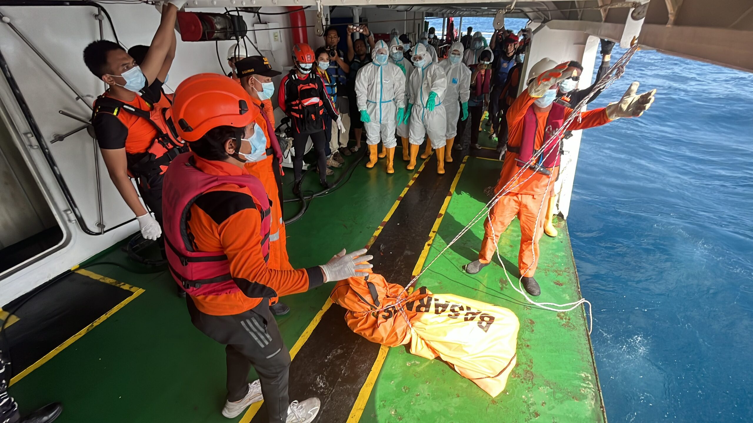 Basarnas: Banyak Jasad Penumpang Terjebak di Kamar Bangkai KMP Virgo Transport 8 di Laut Jawa