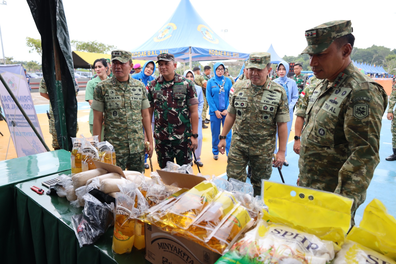 TNI Tarakan Gelar Bazar Sembako Murah Dua Hari di Area Bandara Juwata, Sediakan 200 Karung Beras