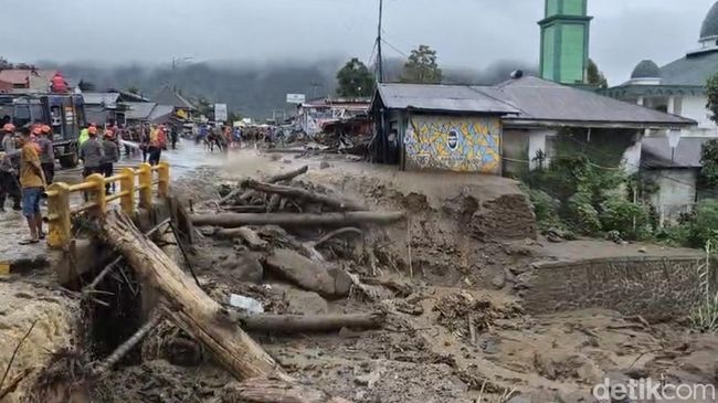 Banjir Bandang Terjang Nagari Batang Barus Solok, Satu Warga Meninggal dan 32 Jiwa Mengungsi