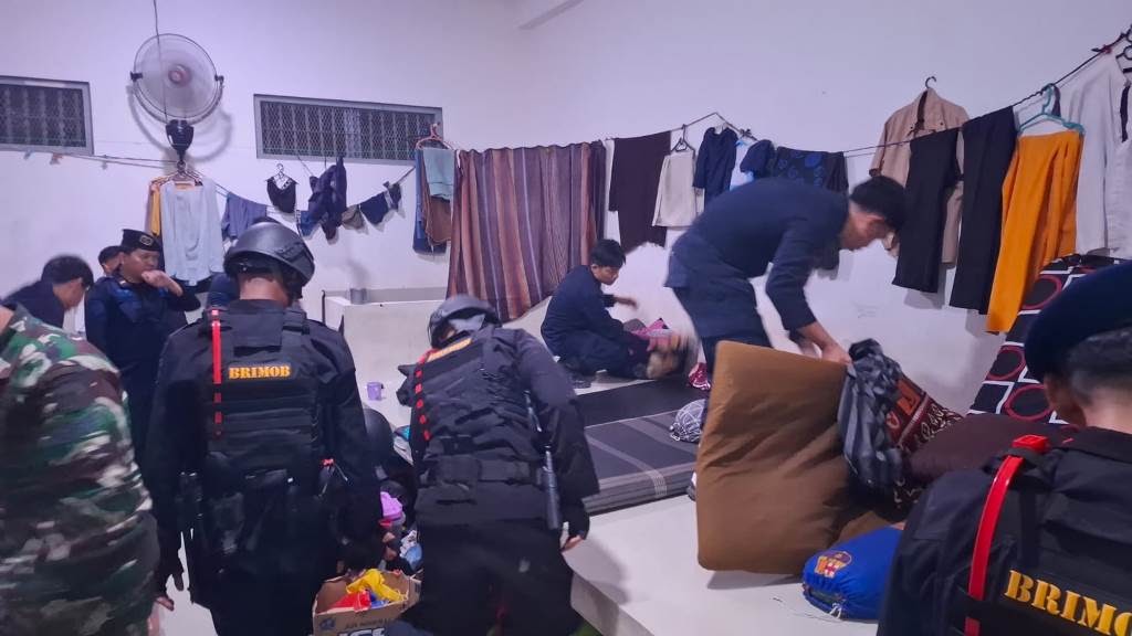 Lapas Kelas IIA Jambi Dirazia Gabungan Brimob-TNI-BNN, 13 Kamar Digeledah dan 30 Warga Binaan Tes Urine