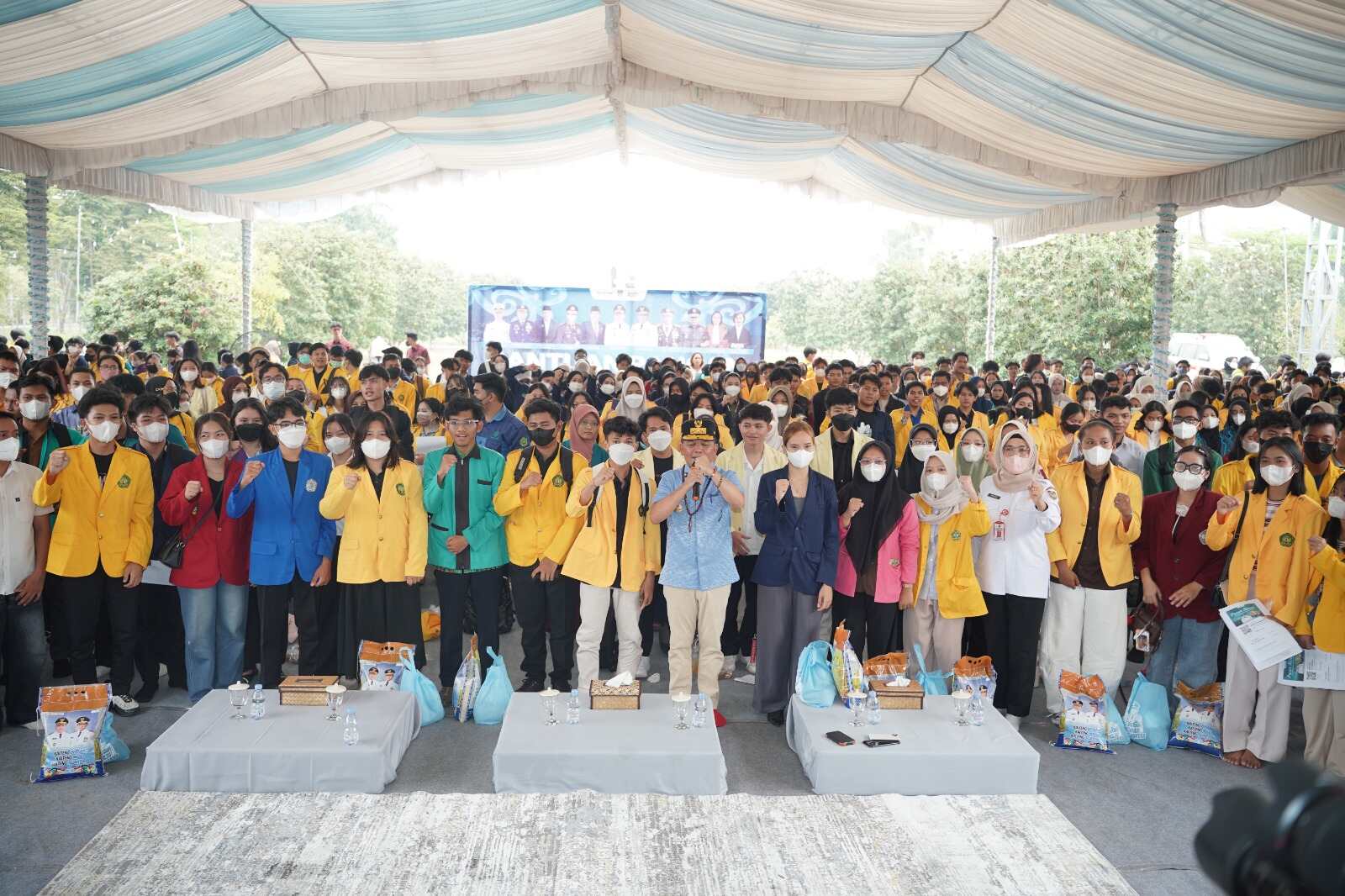 Gubernur Kalteng Salurkan 3.500 Paket Bantuan Pangan untuk Mahasiswa Terdampak Karhutla di Palangka Raya