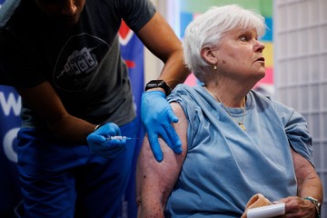 Vaksinasi COVID-19 di Amerika Serikat Kini Fokus Lindungi Kelompok Berisiko
