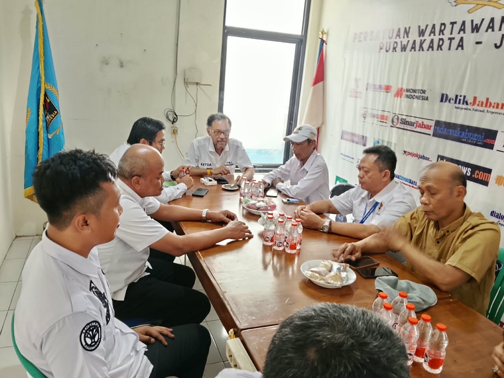 Perhutani Purwakarta Sambangi Sekretariat PWI, Ajak Wartawan Jaga Hutan dari Kebakaran