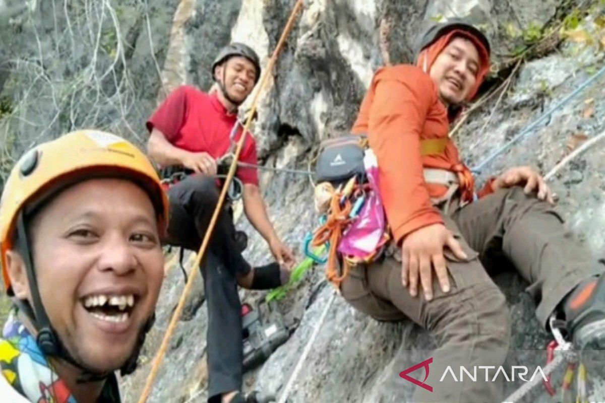 Tebing Batu Sawar Nateh HST Punya 2 Jalur Panjat Baru Setinggi 90 Meter