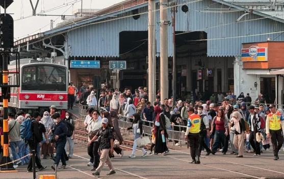 KAI Commuter Operasikan KRL Buatan INKA Seri CLI 225-03 di Lintas Depok-Bogor, Layani 12 Kereta Saat Jam Sibuk