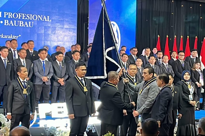120 Pengurus Peradi Profesional Dilantik di Kendari, Harris Hedar Minta Advokat Dekat ke Masyarakat