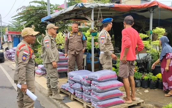 Satpol PP Kota Bengkulu Tertibkan Trotoar Jalan Sedap Malam dan Putri Gading Cempaka dari Pedagang dan Pelaku Usaha