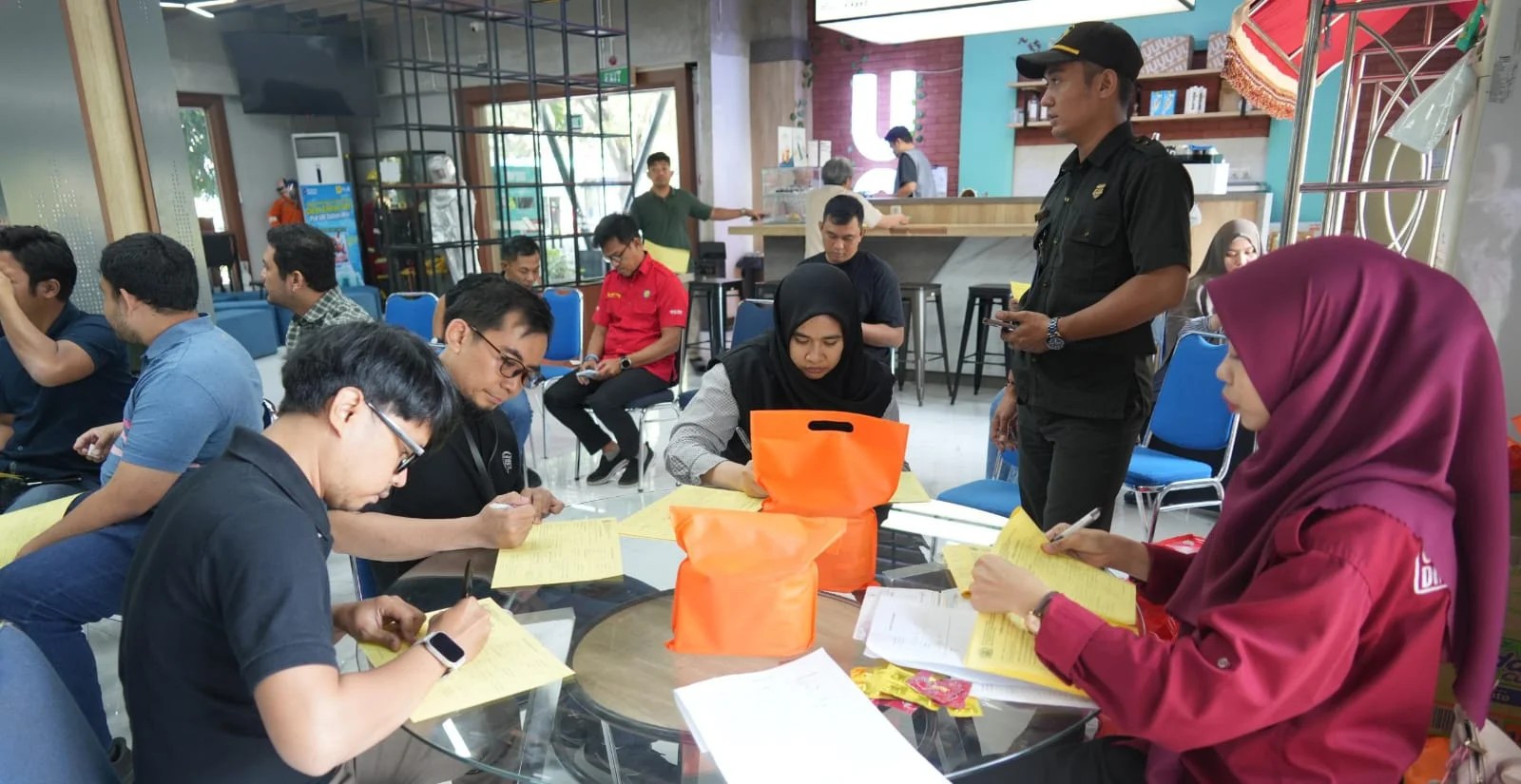 PLN UID Sulselrabar Kumpulkan 60 Kantong Darah di Makassar, Libatkan Pegawai dan UPT Transfusi Darah Sulsel