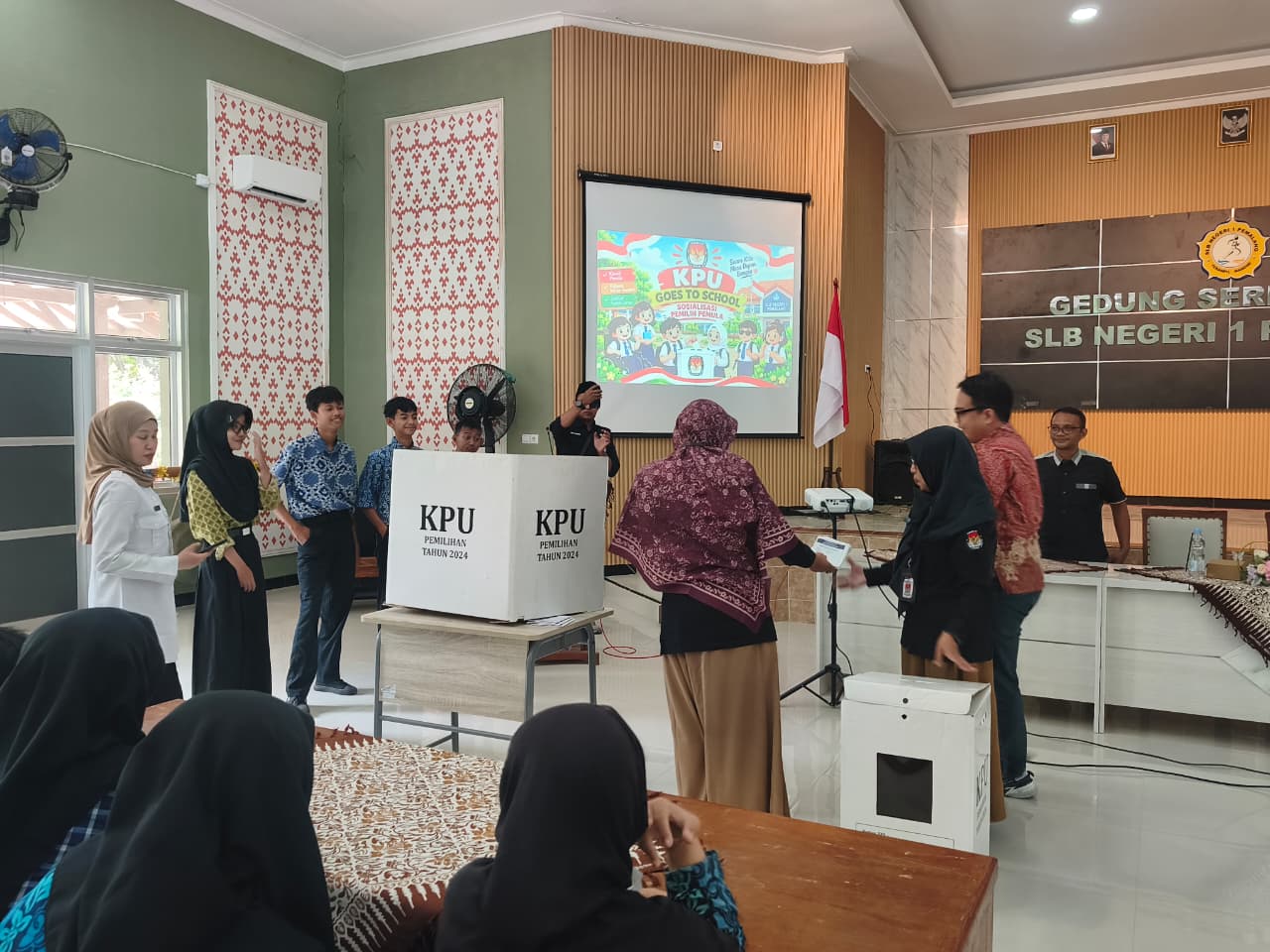 KPU Pemalang Didik 80 Siswa SLB Negeri 1 soal Hak Suara, Bekal Pemilihan Ketua OSIS