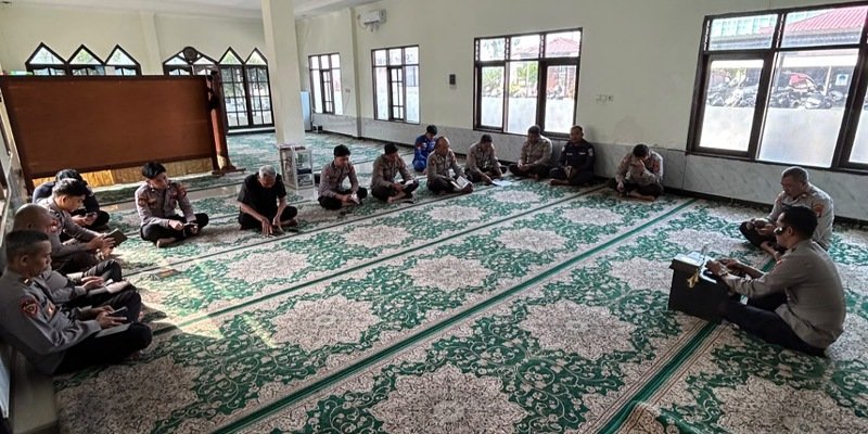 Polresta Bulungan Gelar Binrohtal di Masjid Asmaul Husna, Personel Muslim Ikuti Yasinan dan Doa Bersama